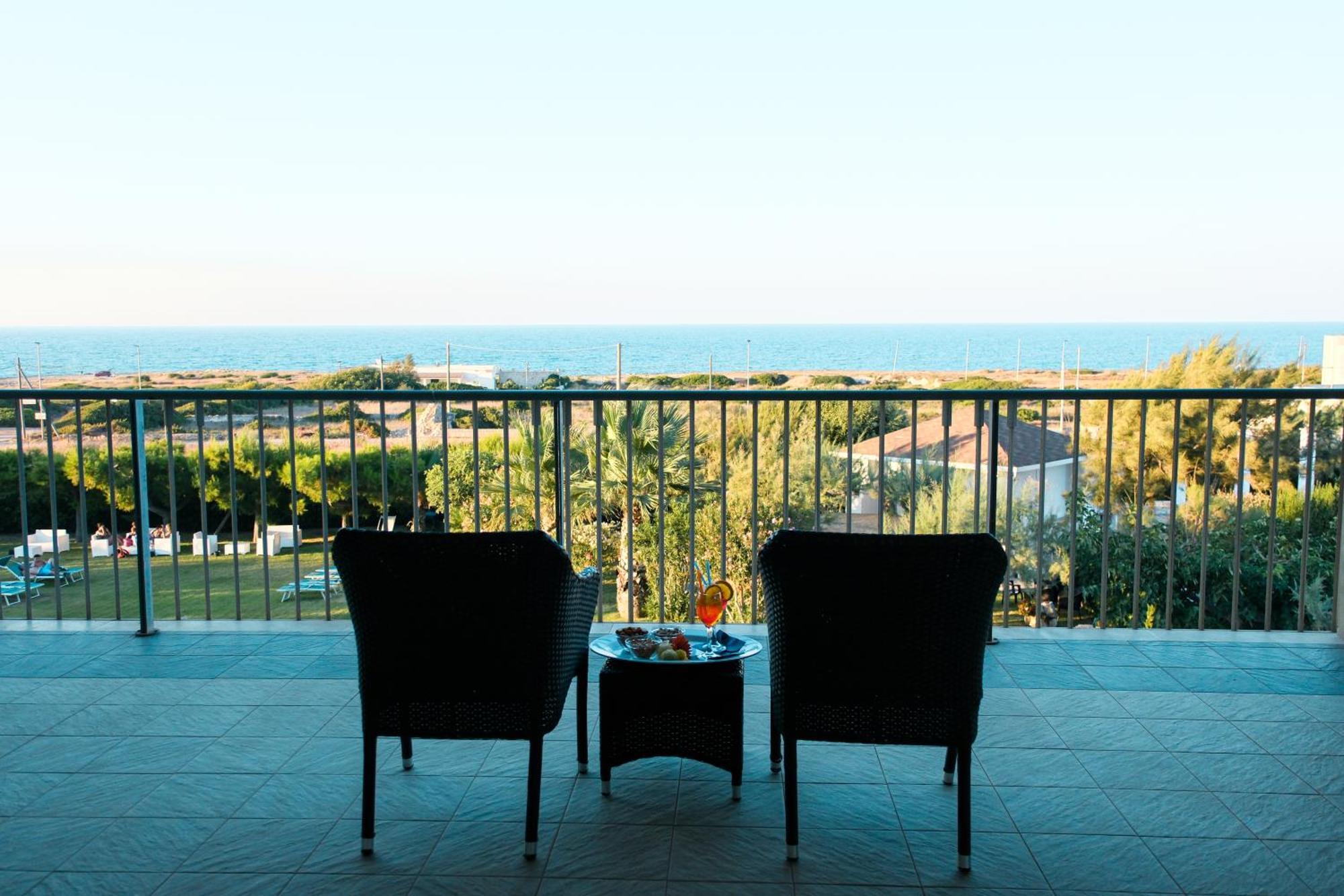 Hotel Scoglio Degli Achei Торре-Санта-Сабина Экстерьер фото